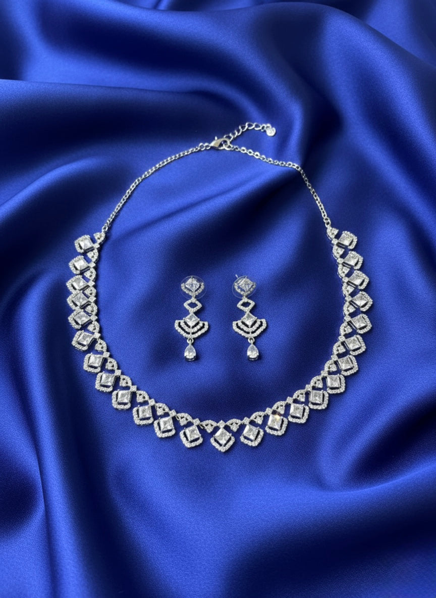 The Signature Oval Heritage Ensemble Set